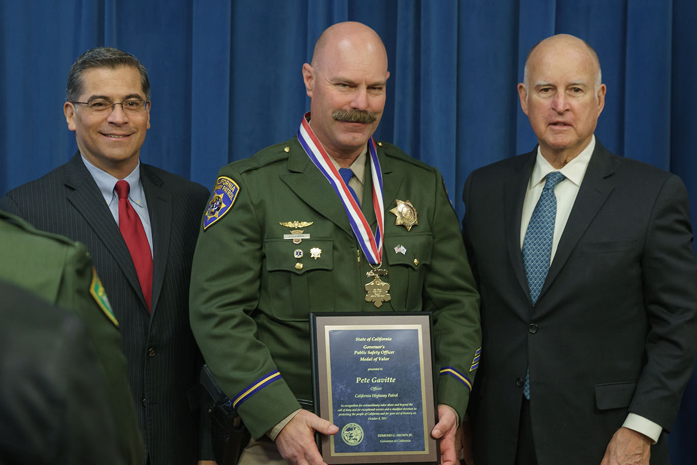 Five Law Enforcement Officers Receive Governor's Medal of Valor Awards ...